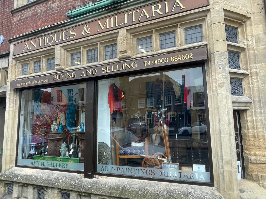 Antiques and Militaria景点图片