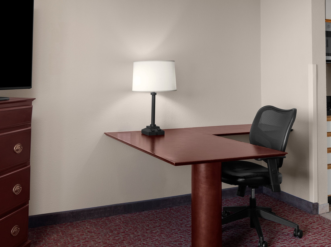 普莱森顿拉克斯珀全套房酒店主图