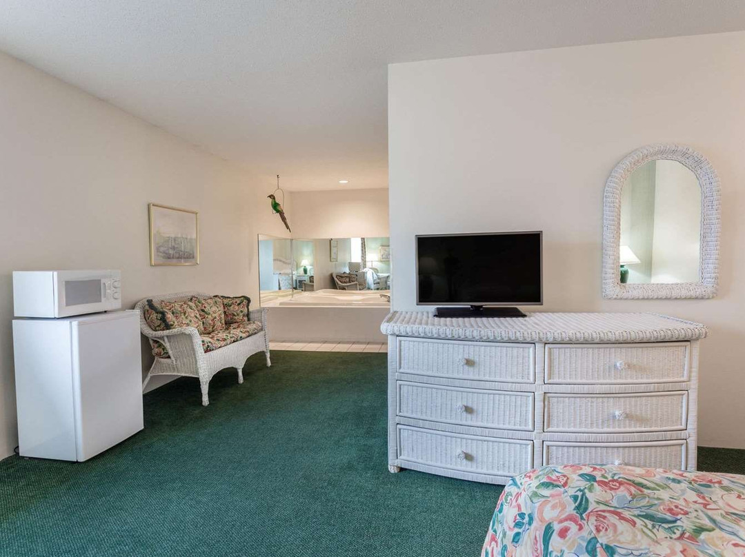 Super 8 by Wyndham Reedsburg