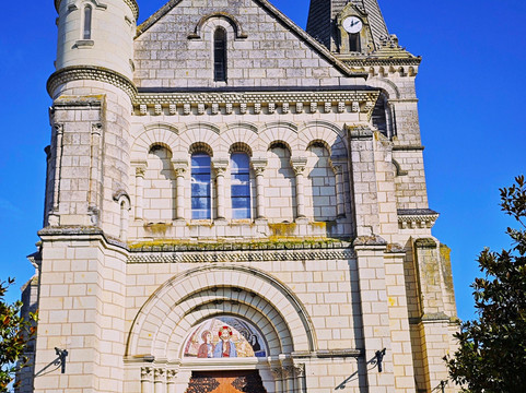 Eglise Saint Médard-Neuille必去景点