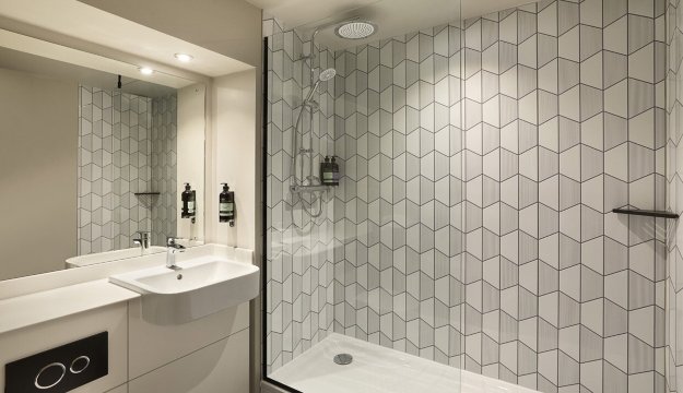 Premier Inn Solihull South (M42)-浴室