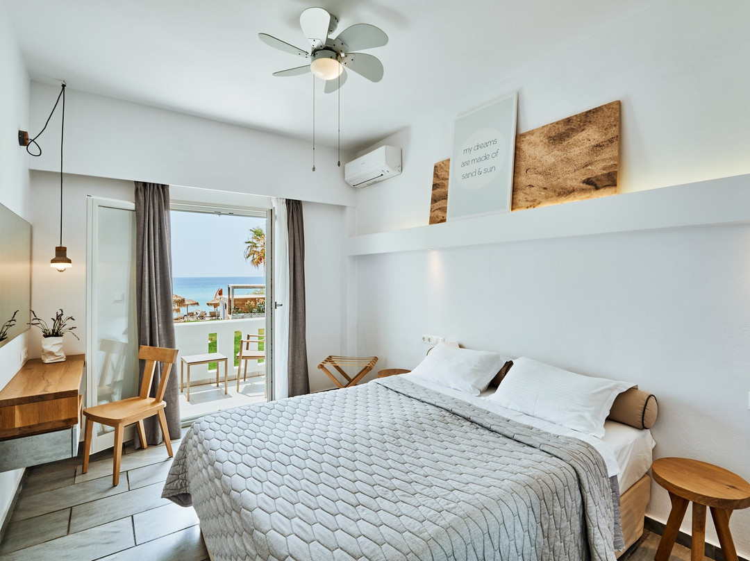 Golden Beach Hotel主图
