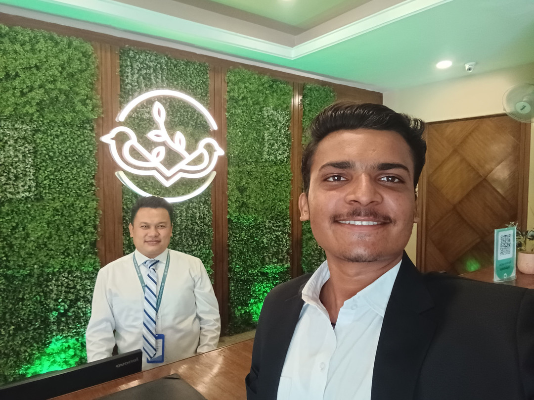 Renest Gandhidham主图