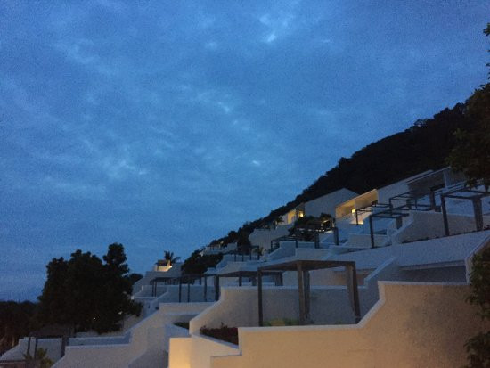 普吉皇家游艇酒店主图