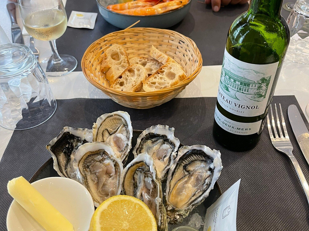 蓝色卵石酒店主图