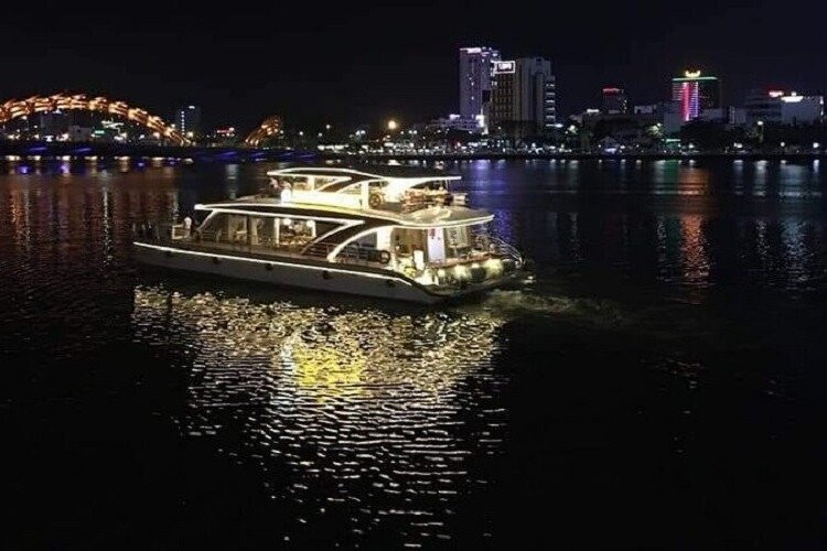Han River Dragon Cruise by YATCH