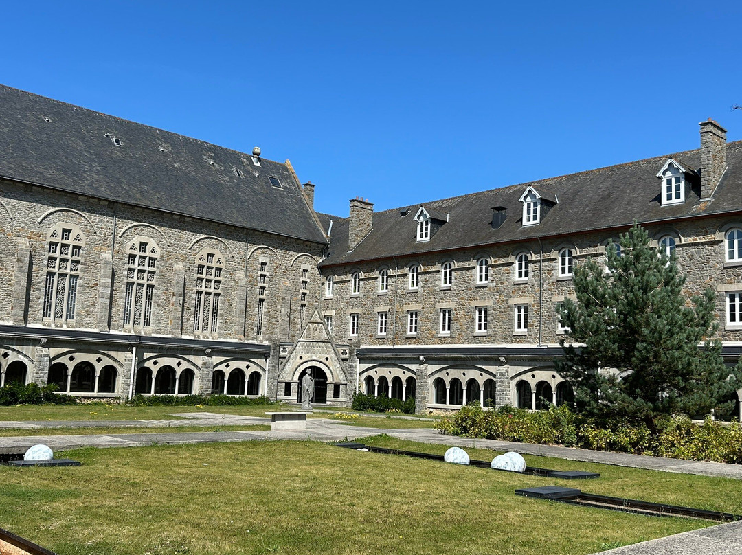 Chapelle De La maison Saint Yves-圣布里厄必去景点