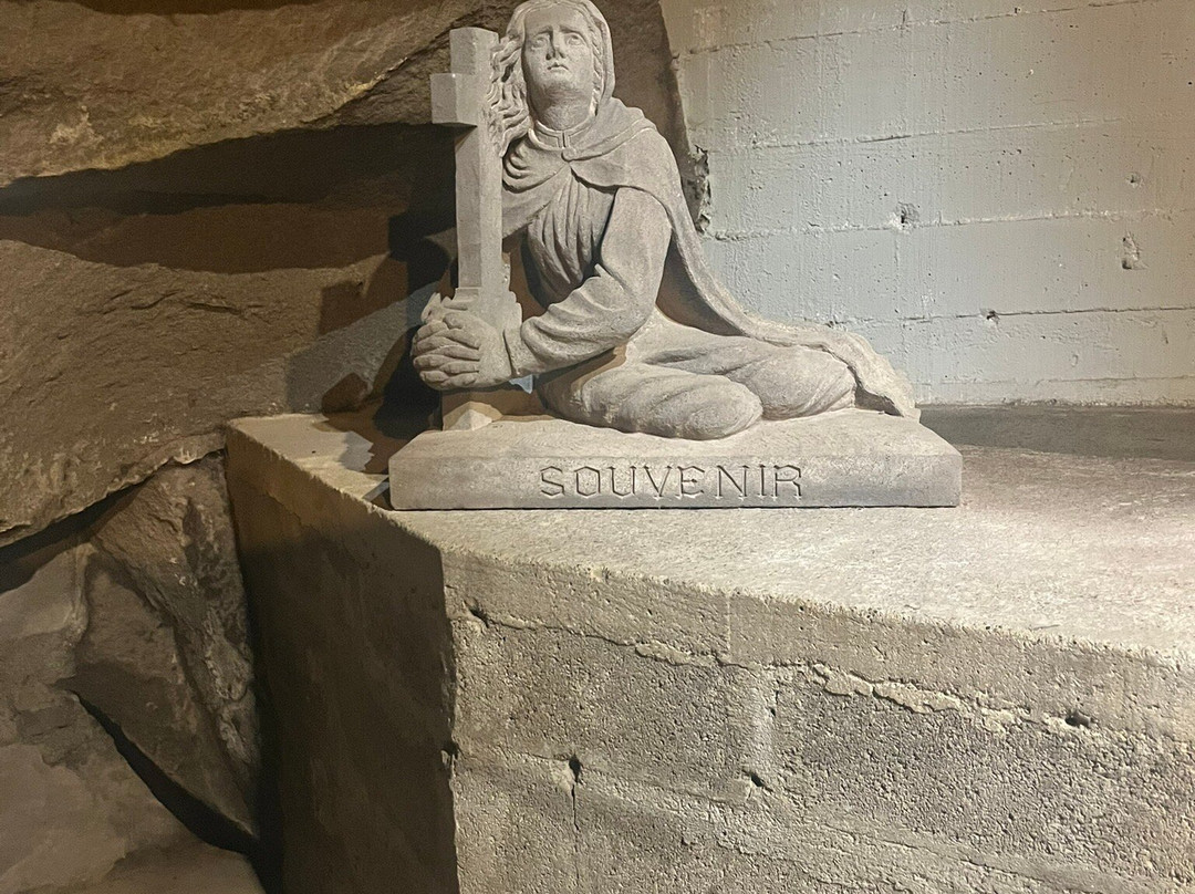 Grotte de la Pierre de Volvic-Volvic必去景点