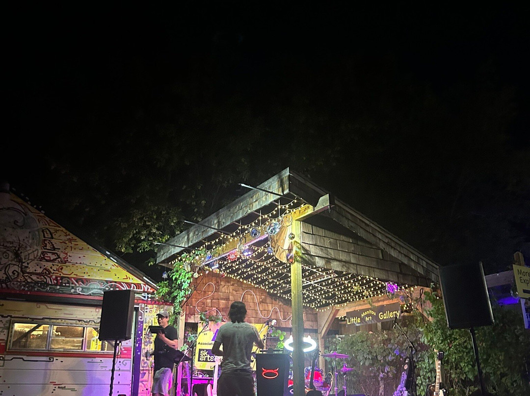 Little Manitou Art Gallery-Manitou Beach必去景点