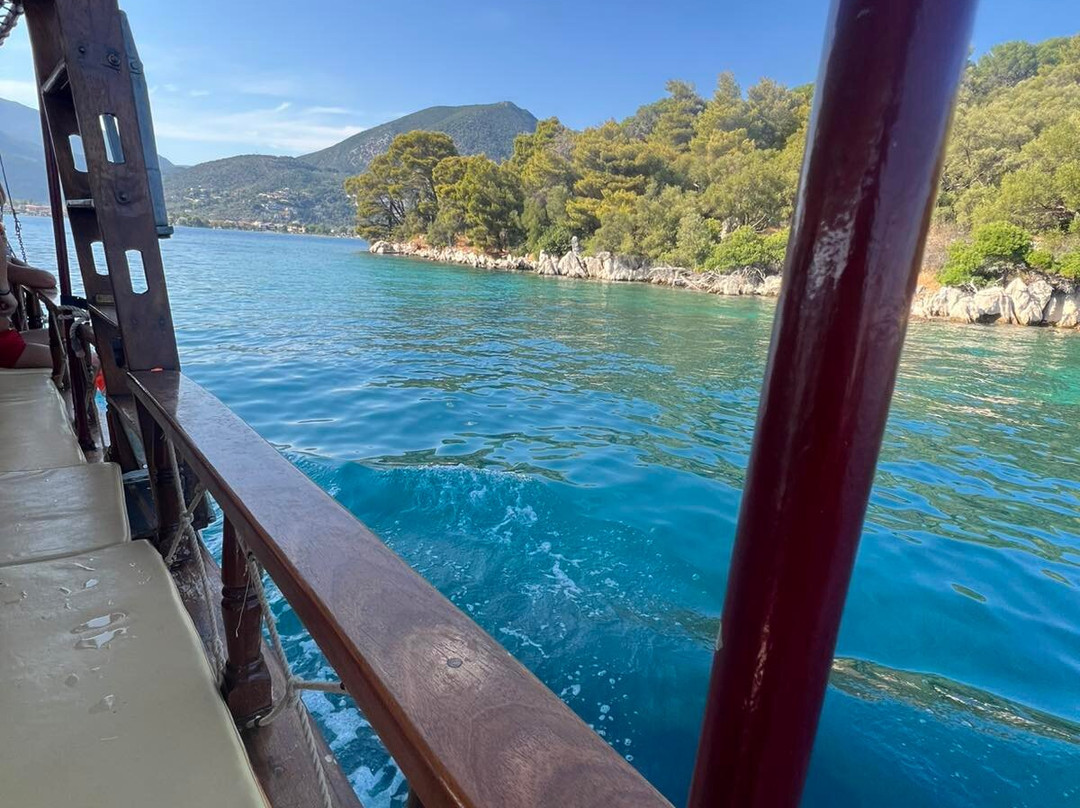 Papanikolis Cruise Boat-Nidri必去景点