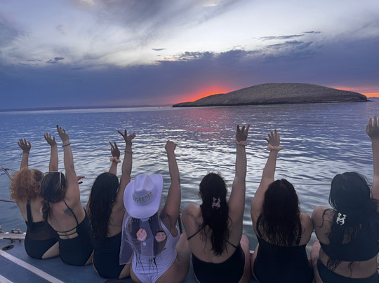 Coromuel Charters-拉巴斯必去景点