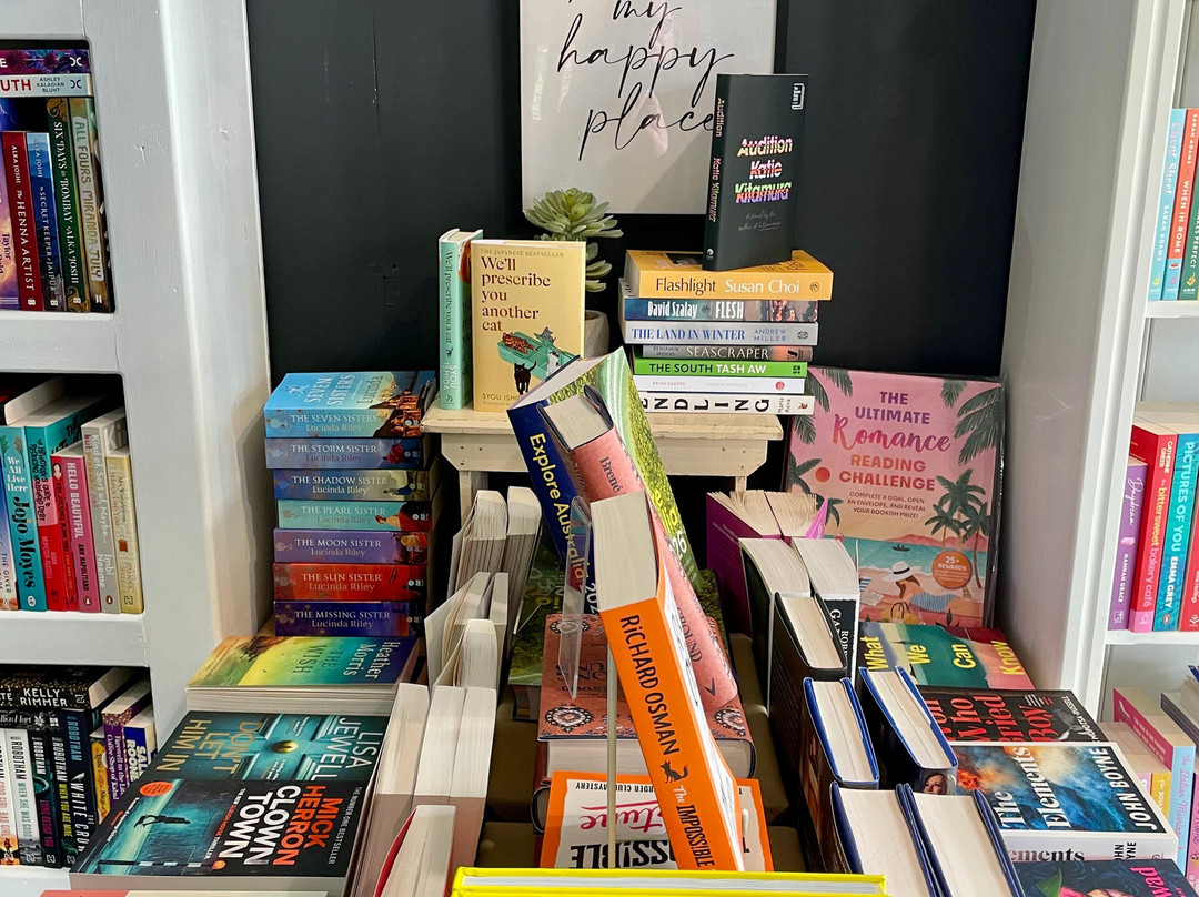 Nice Stack of Books-Meeniyan必去景点