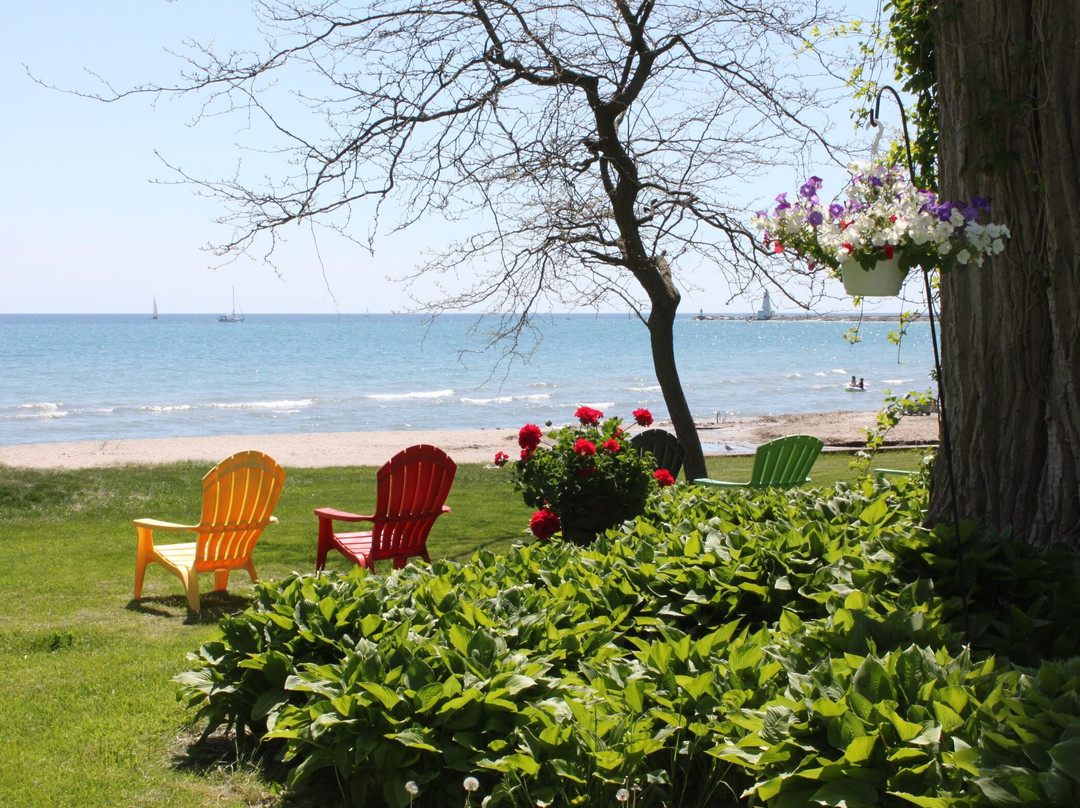 Breakers on the Lake主图