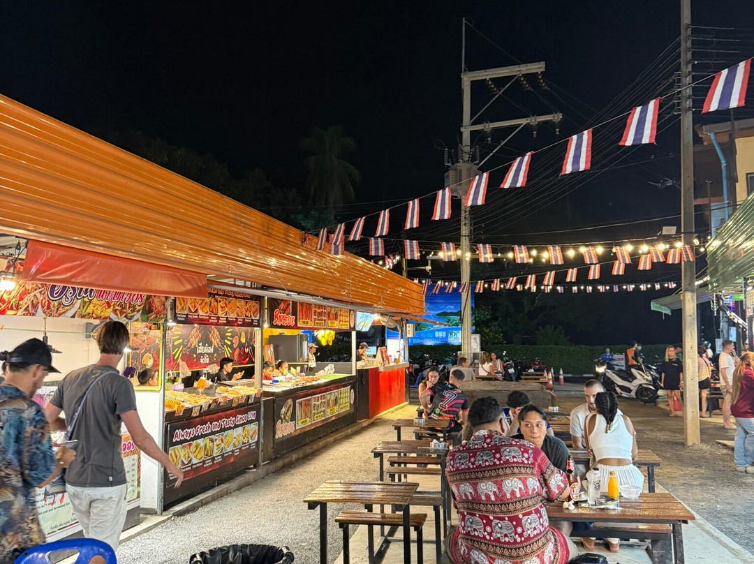 拉迈周末夜市-拉迈海滩必去景点