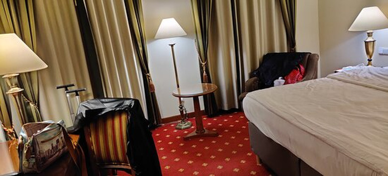 布拉格宫酒店主图