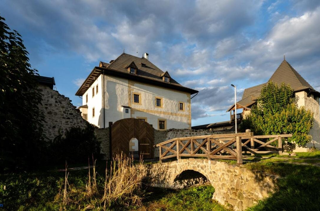 Vodny hrad Hronsek