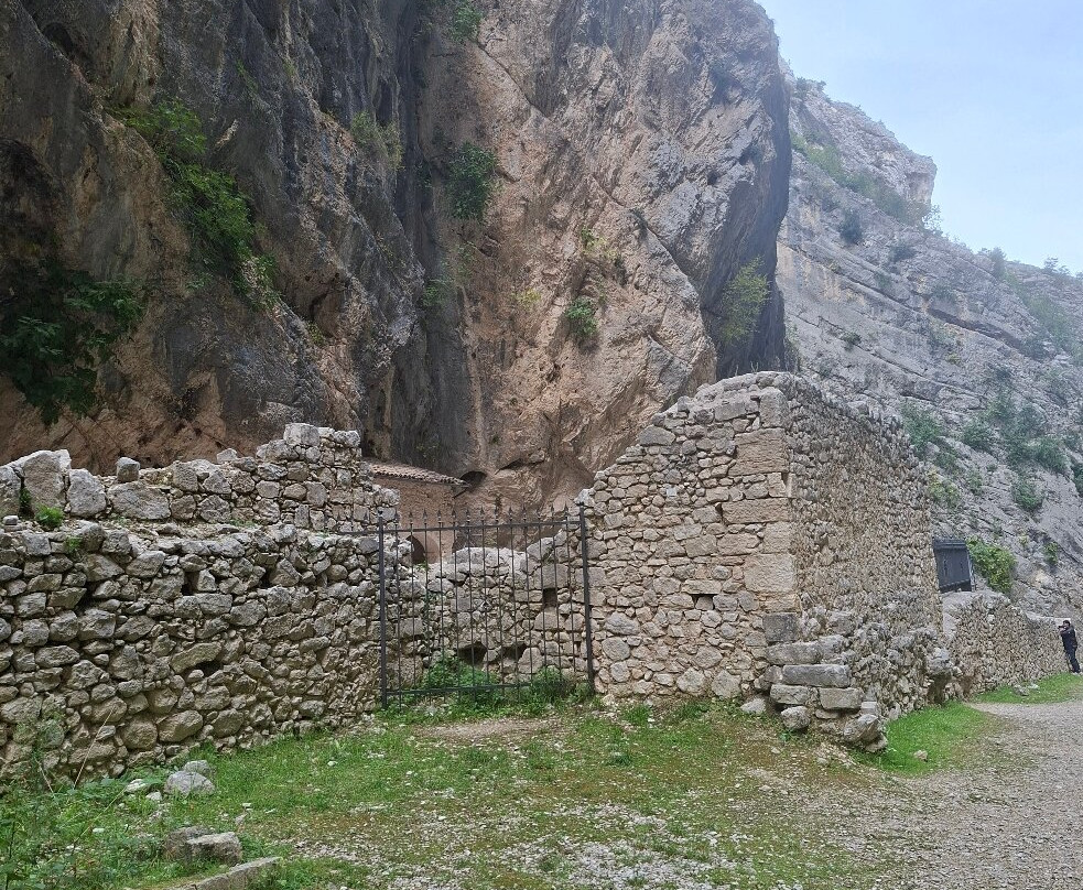 Monastero di San Martino In Valle-Fara San Martino必去景点