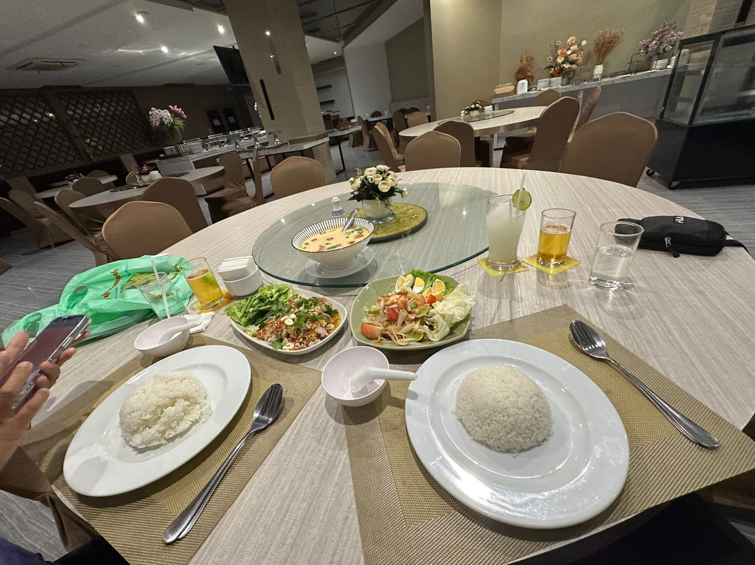 思里拉姆顿酒店主图