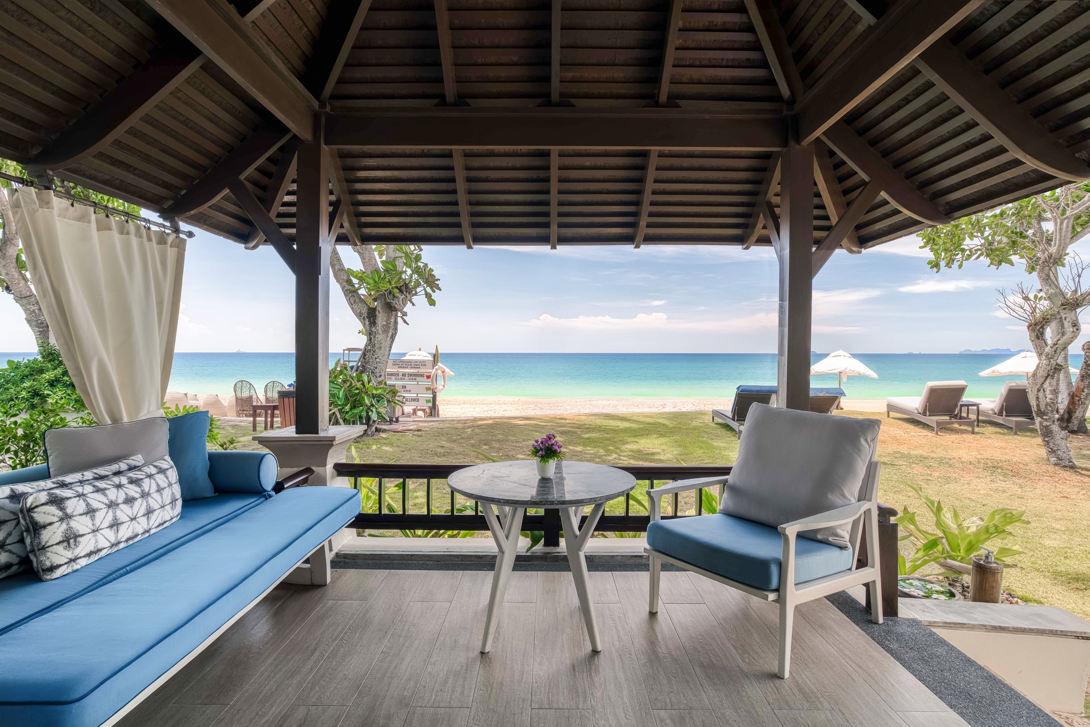 利亚纳温泉度假酒店-客卧