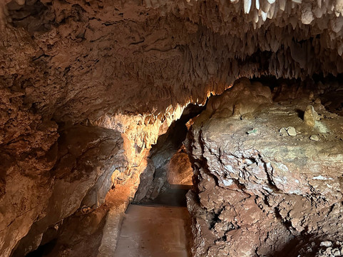 Paje Cave-帕杰必去景点