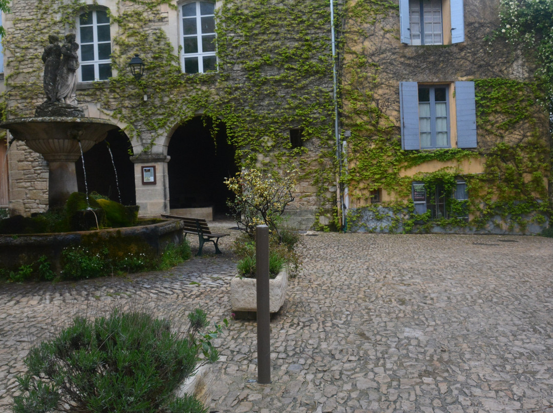 Place De La Fontaine-Saignon必去景点