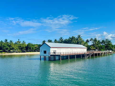 马提尼克麦克罗桑酒店主图