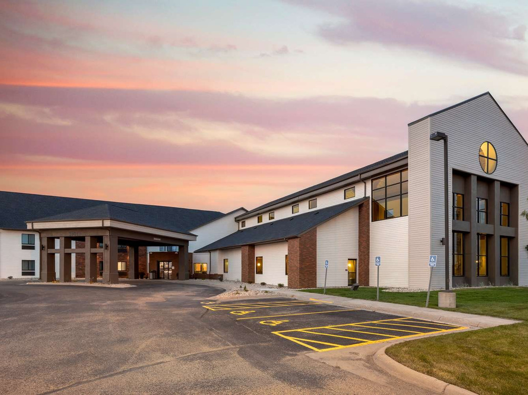 沃特敦贝斯特韦斯特酒店及套房主图