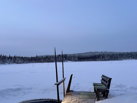 Isokenkäisten Klubi主图