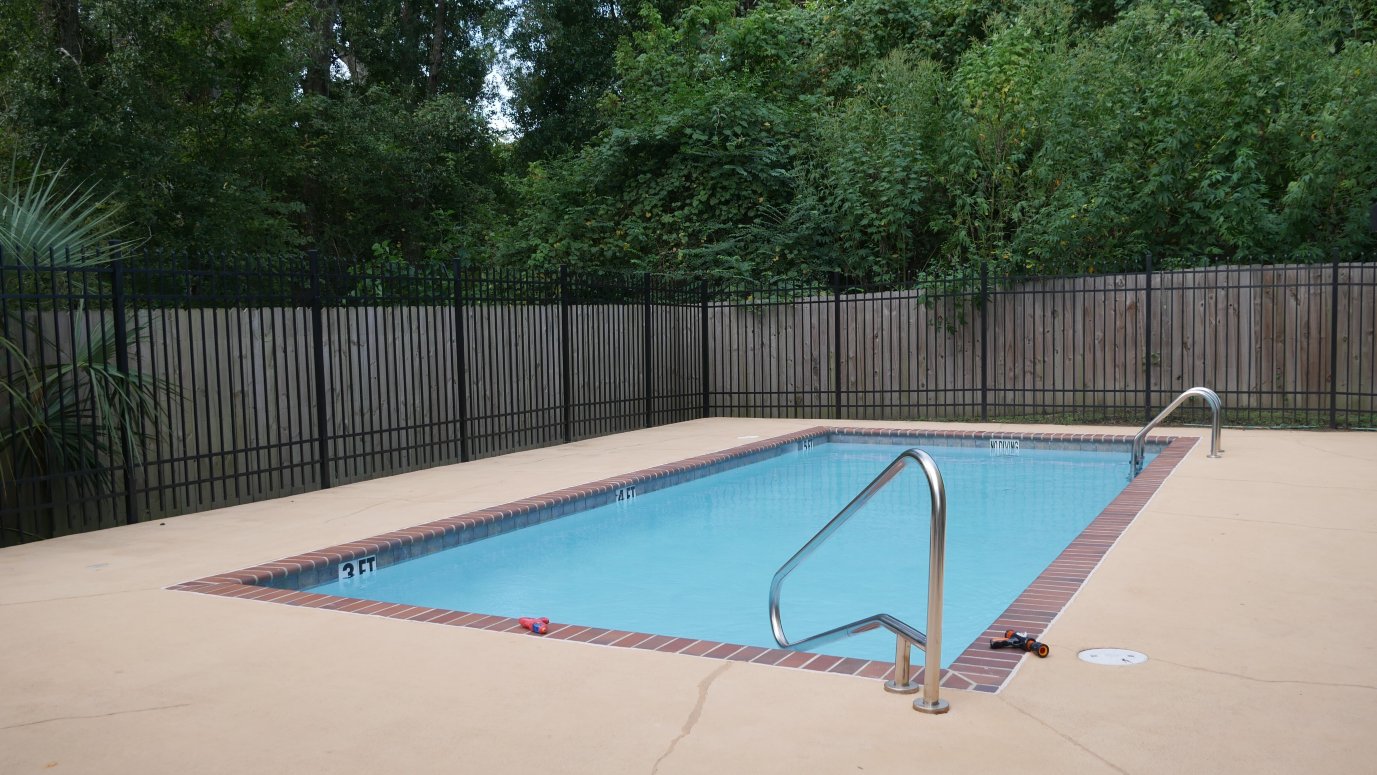 霍马麦客达套房酒店-泳池