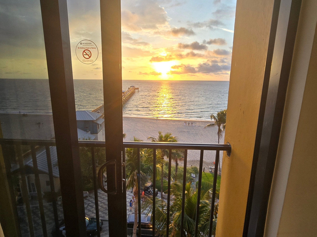 迪尔菲尔德海滩温德姆度假酒店主图