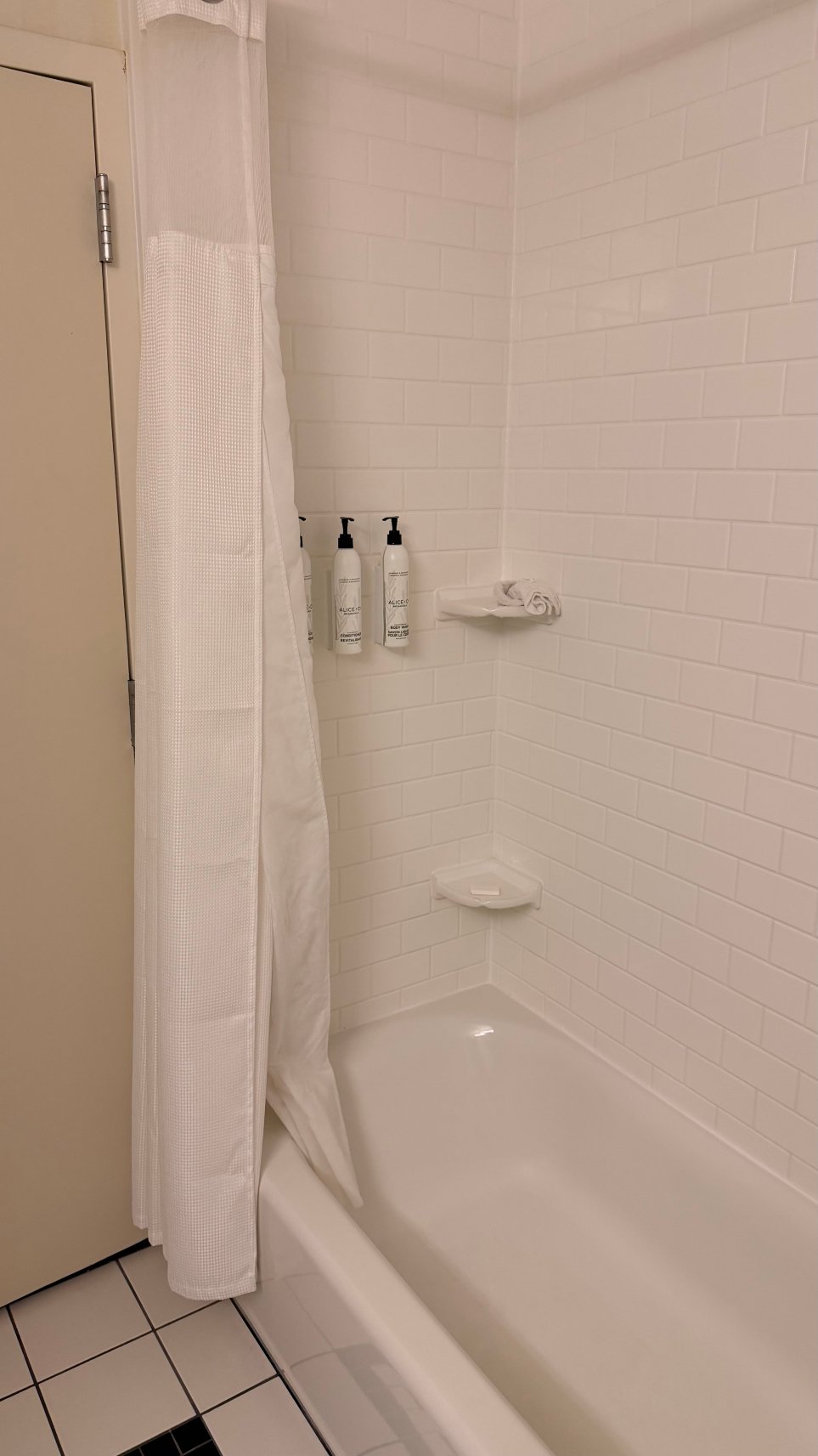 罗克福德万枫酒店及套房-浴室