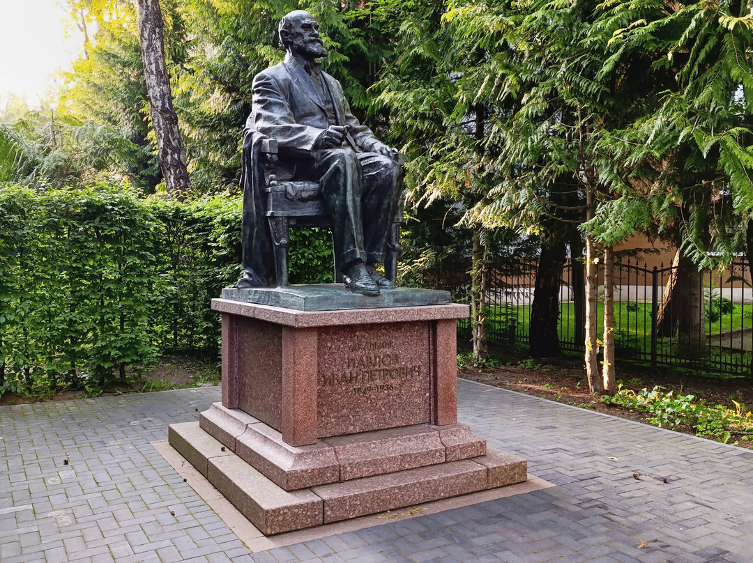 Monument to Academician Pavlov I. P.-斯韦特洛戈尔斯克必去景点