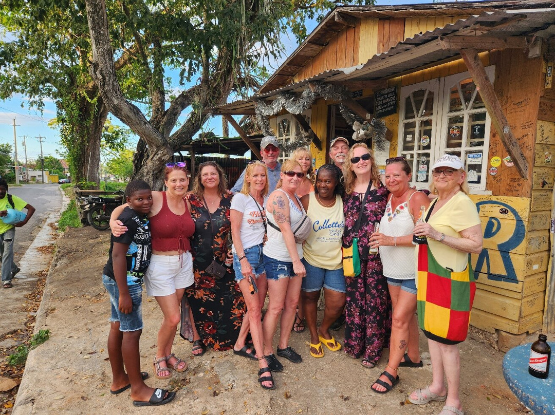 Collette's Bar-内格里尔必去景点