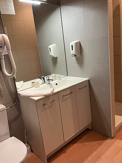 艾留特尔酒店主图