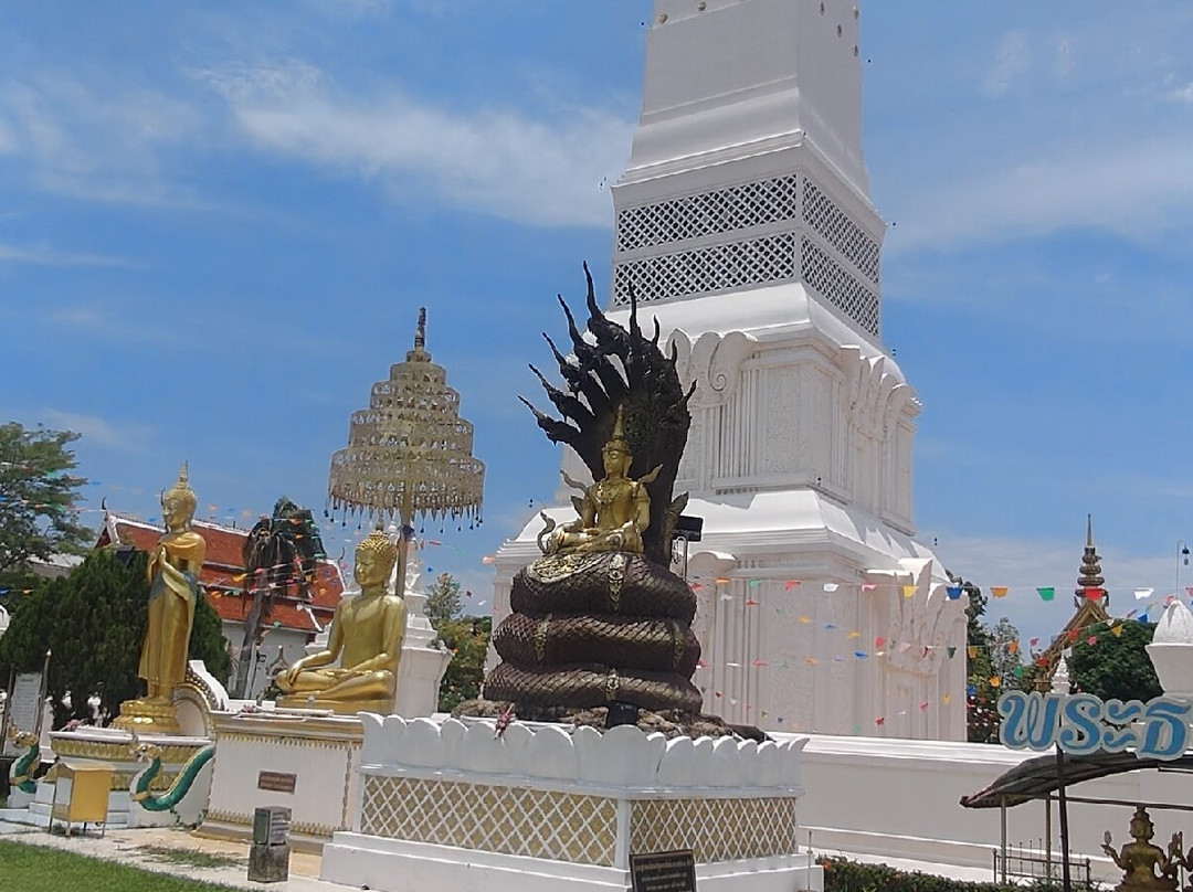 Phra That Tha Uthen-他吁廷必去景点