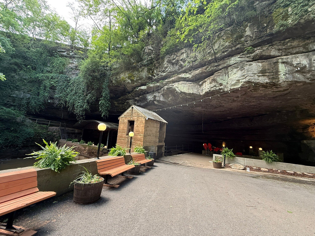 Lost River Cave-鲍灵格林必去景点