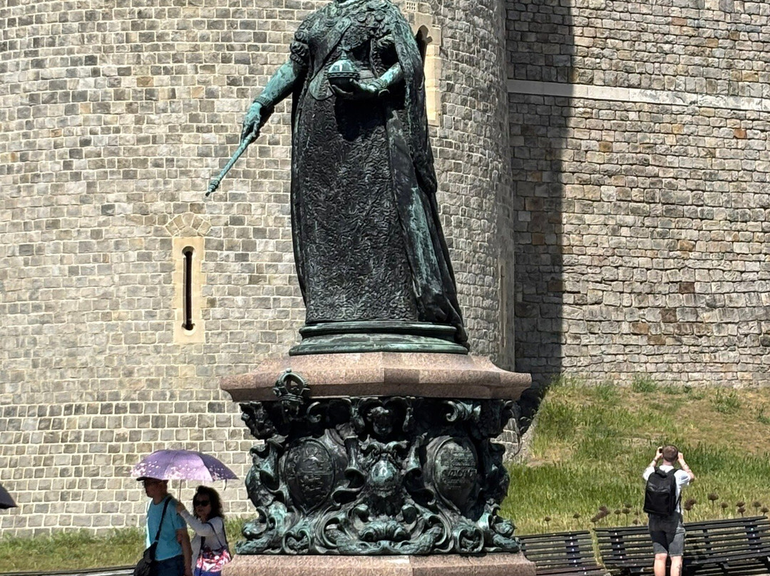 Queen Victoria Statue-温莎必去景点