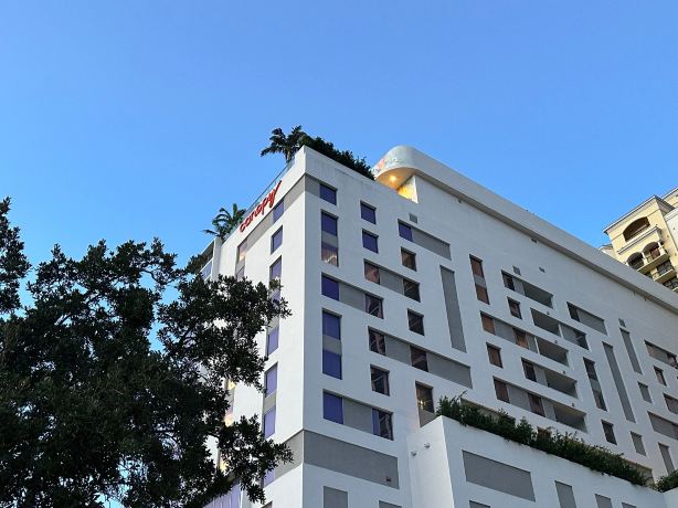 西棕榈滩市区华盖酒店-旅行者