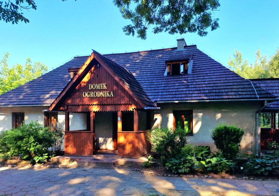 Hostel Domek Ogrodnika przy Muzeum w Przeworsku Zespole Palacowo - Parkowym