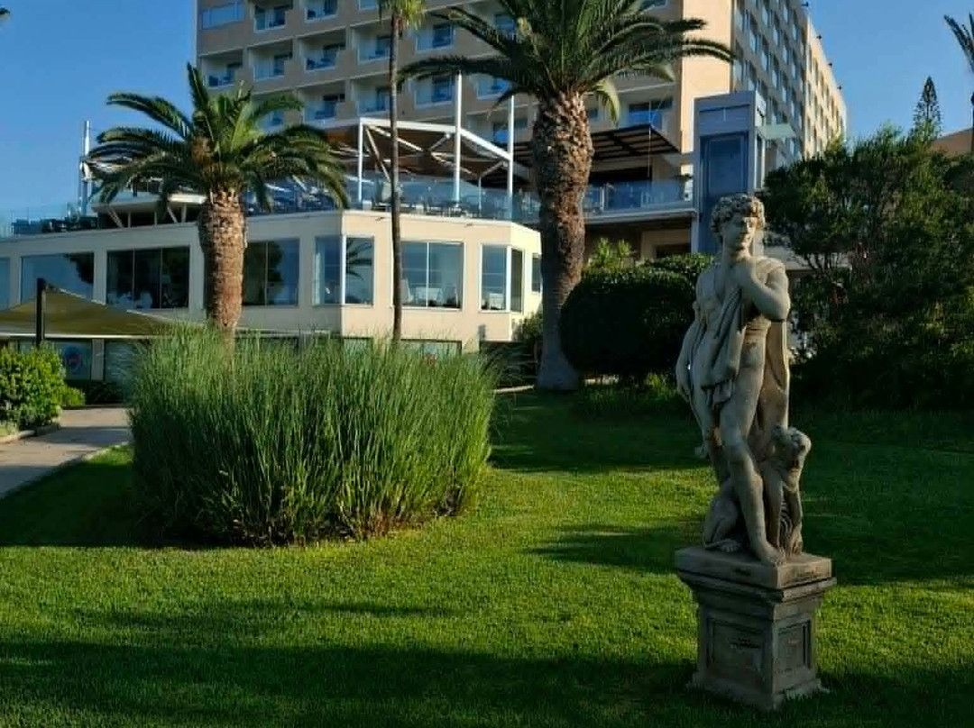 St Raphael Resort主图