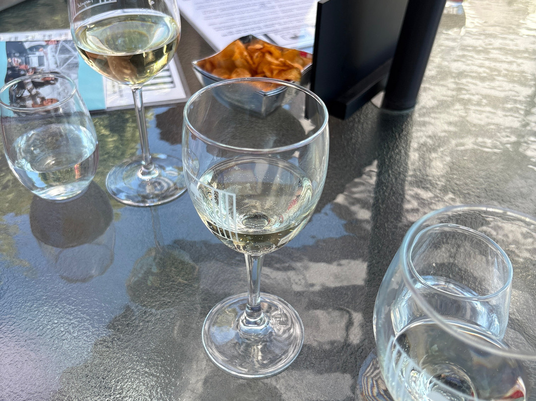 Willow Winery & Vineyard-Suttons Bay必去景点