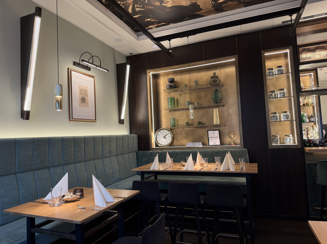 1328 - Restaurant & Bar