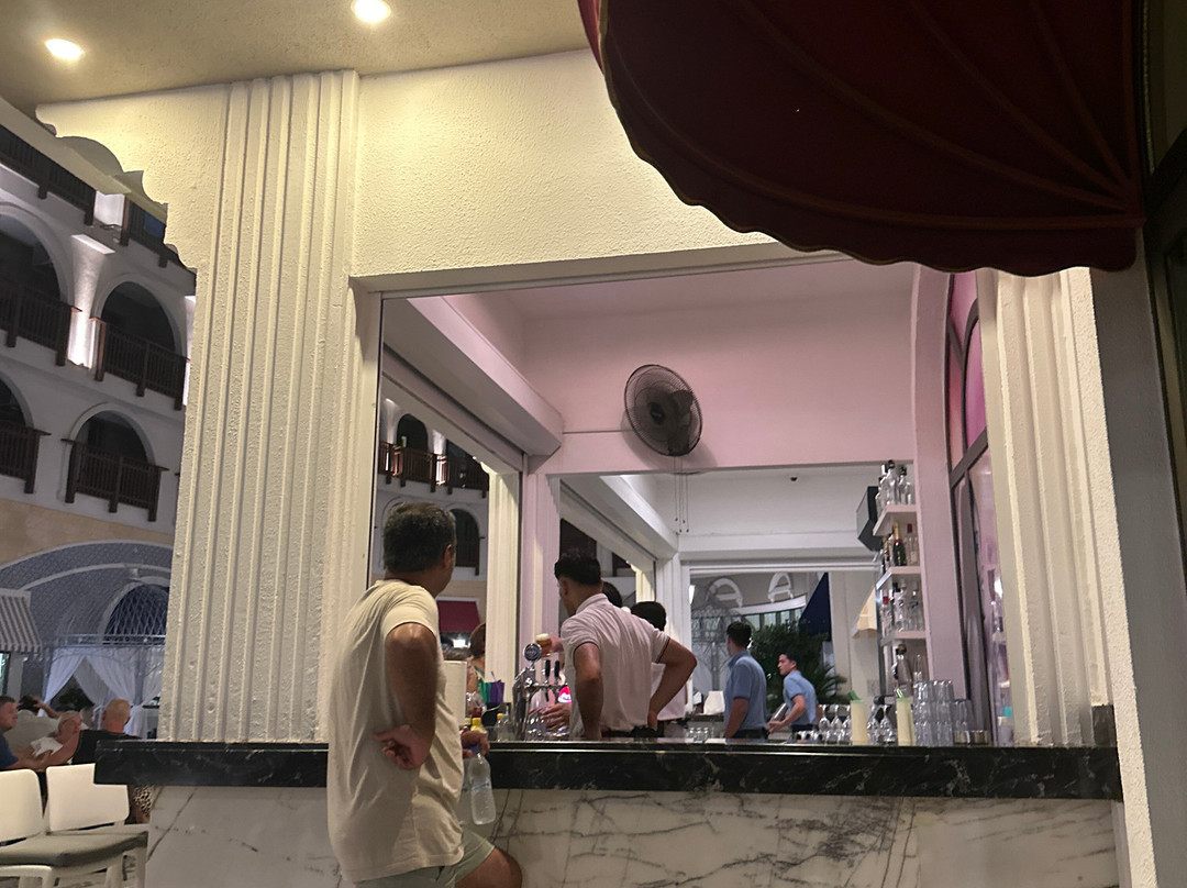 Quattro Beach Spa & Resort Hotel主图