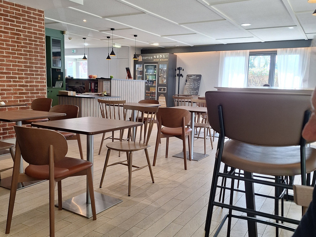 瓦讷康铂酒店主图