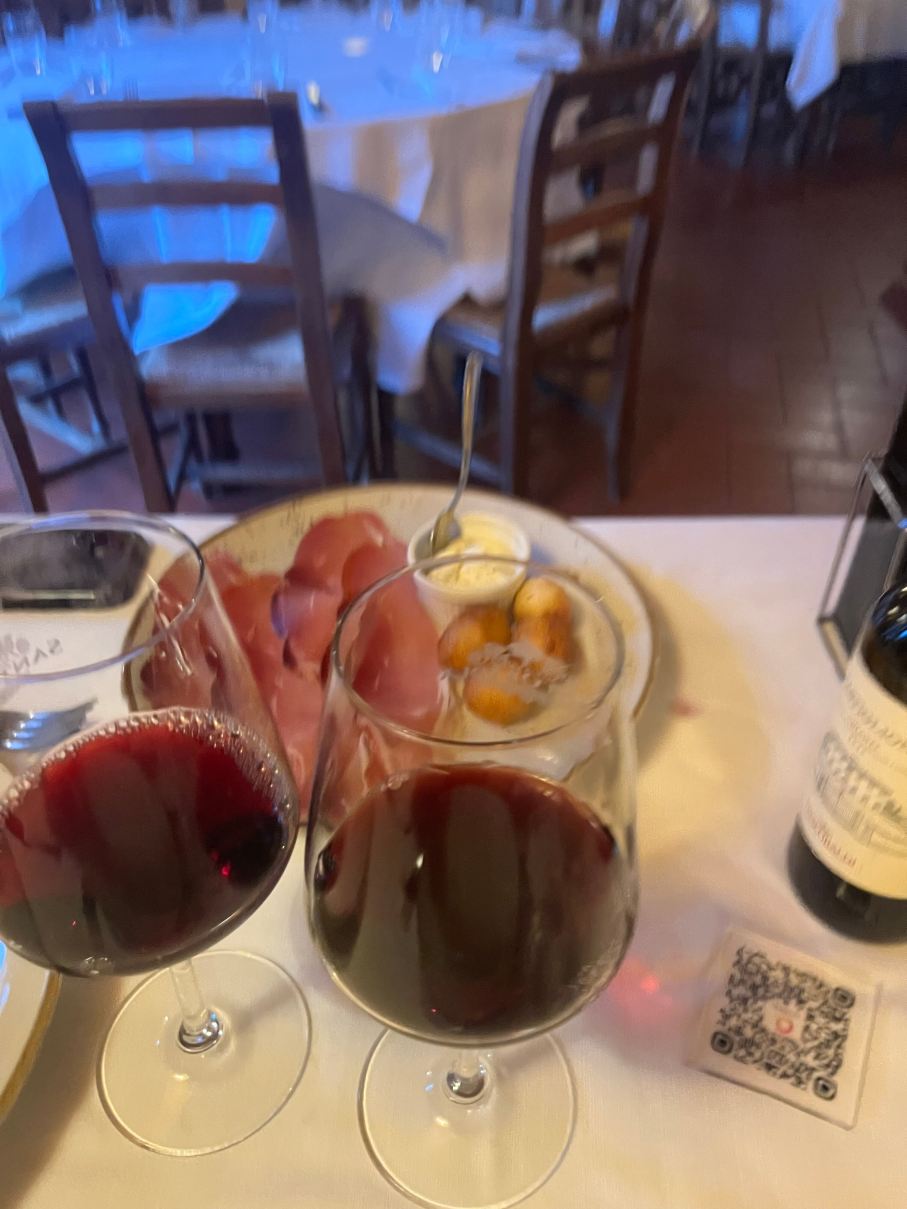 拉特罗瑟拉餐厅酒店-旅行者