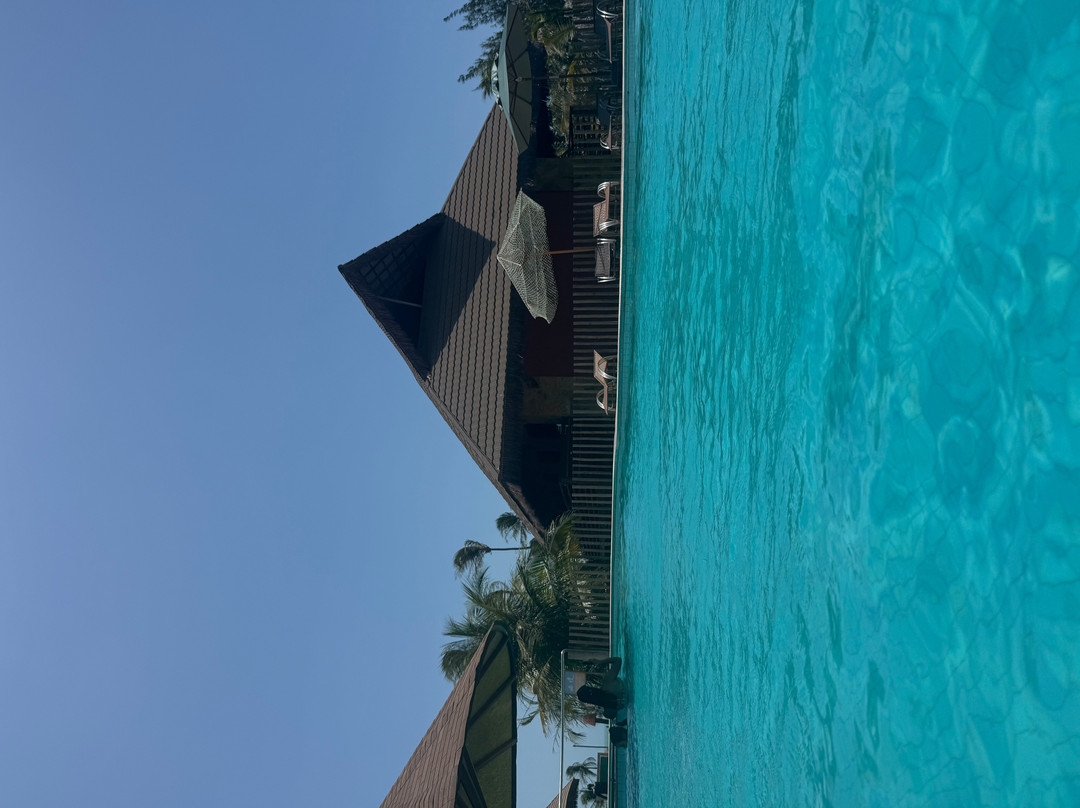 卡瑙比妮雅海滩度假村主图
