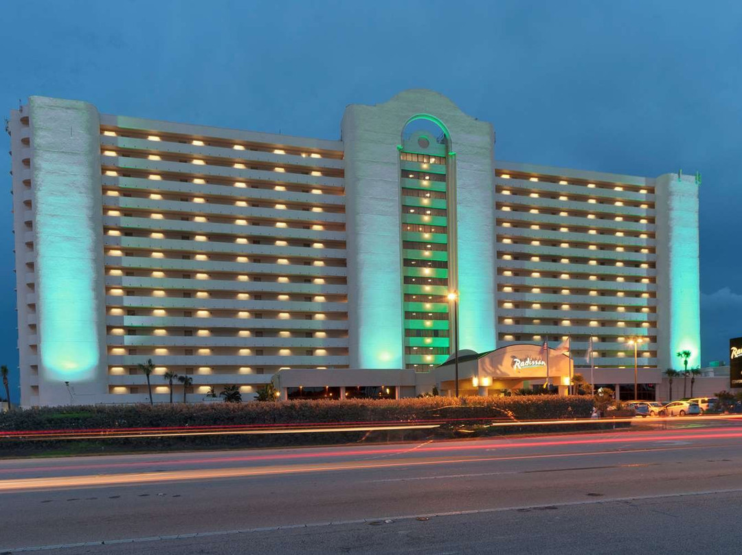 Radisson Suite Hotel Oceanfront主图