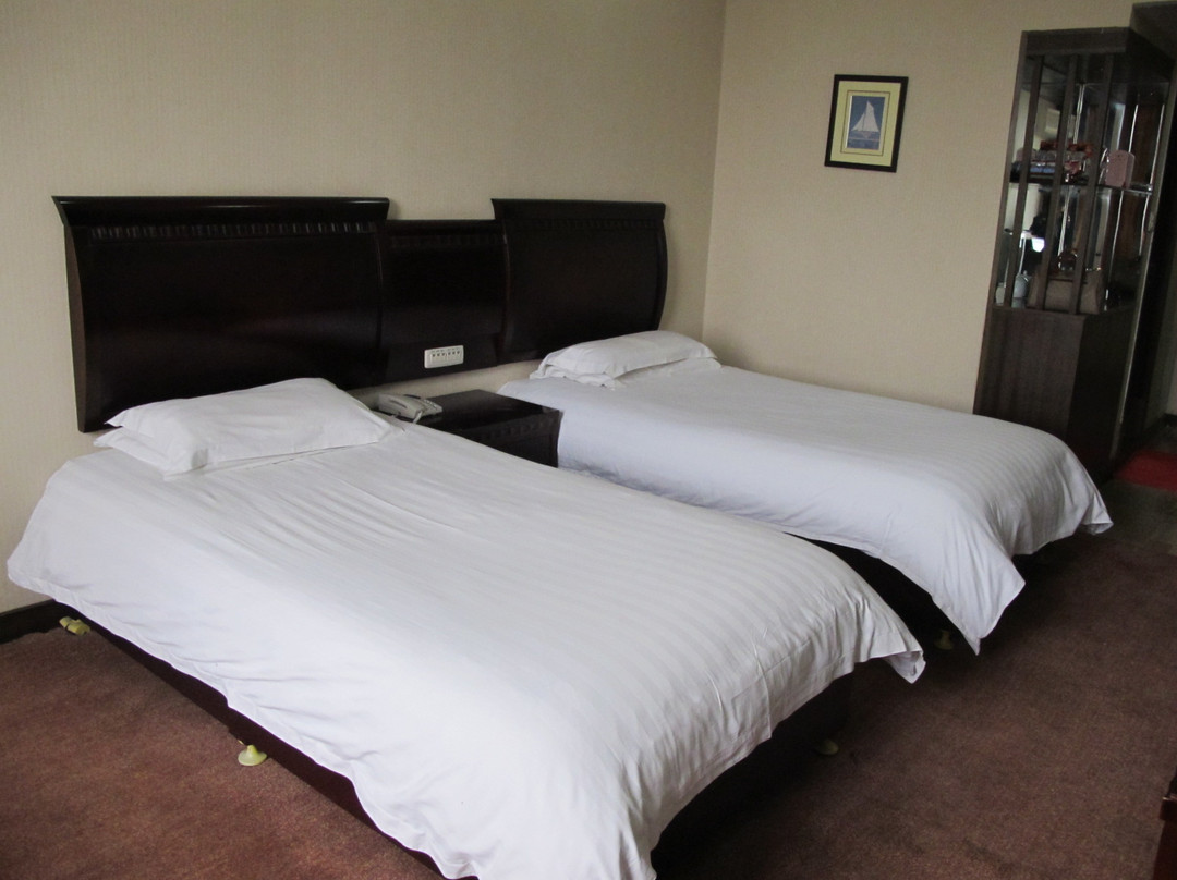 句容水月清华酒店（宁杭路崇明地铁站店）主图