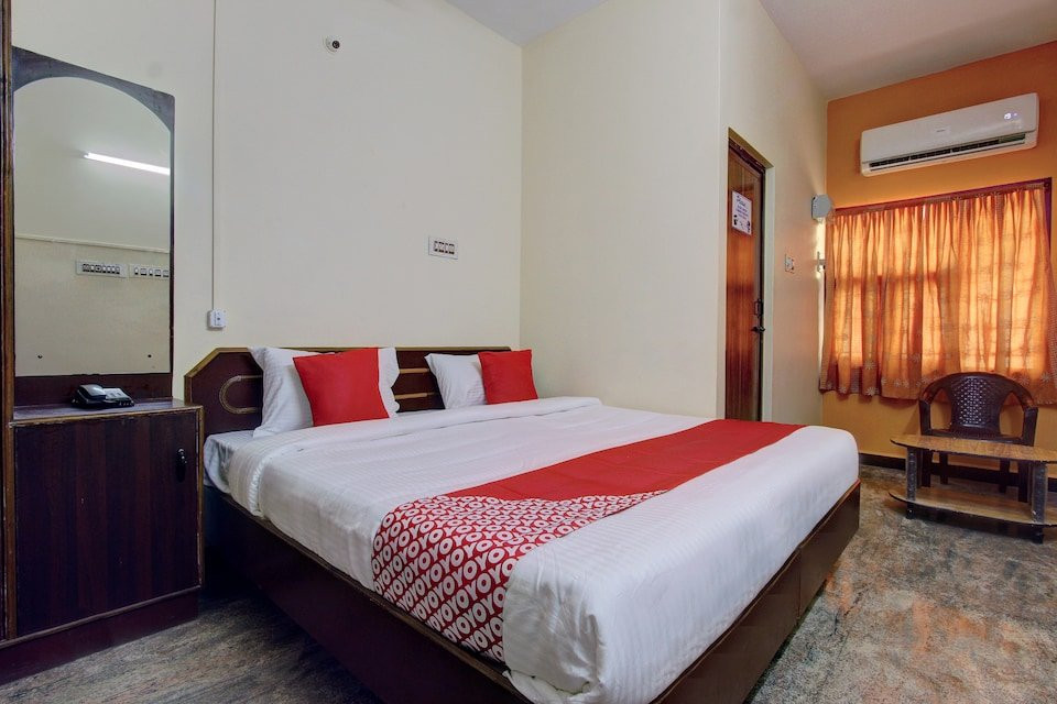 OYO 28592 Sri Maruti Pilgrims House
