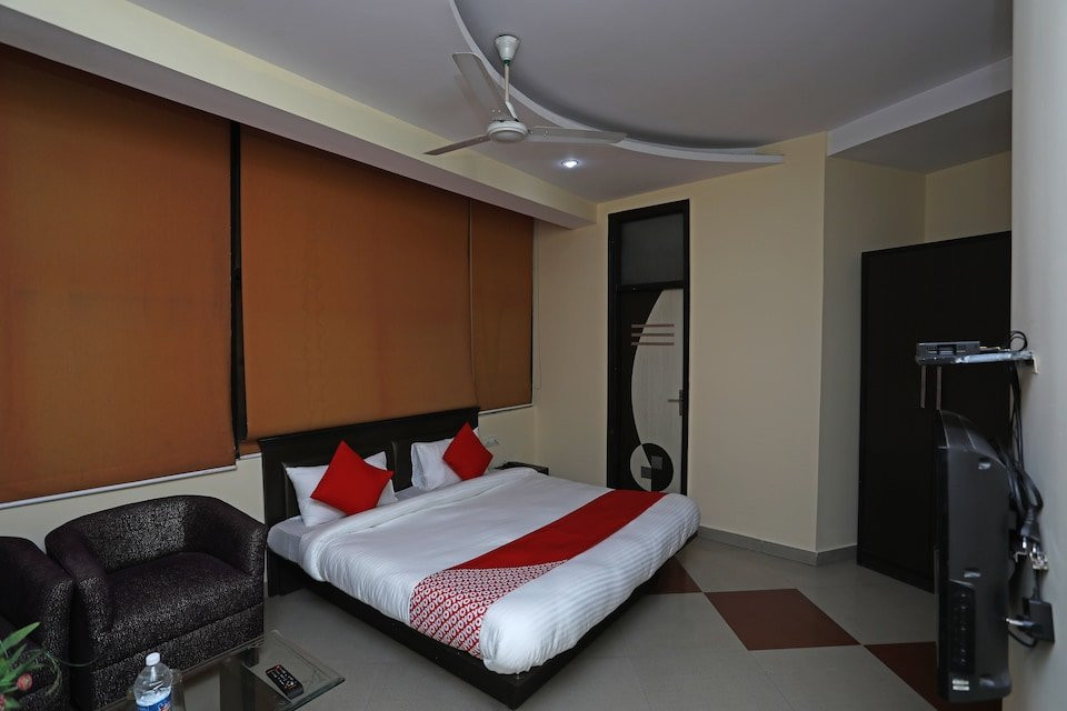 OYO 30895 Taj Regency